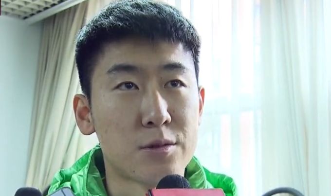 娇妻玩4p被3个男子伺候